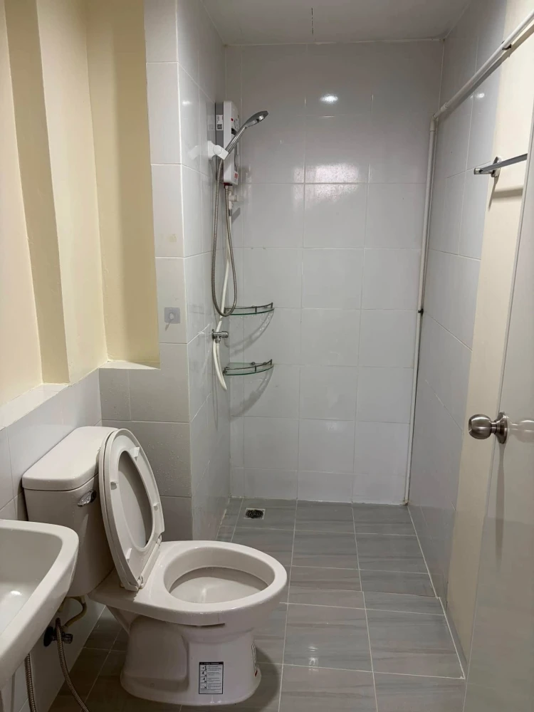 Selling SENA Kith Phetkasem - Phutthamonthon Sai 7, 2nd floor unit, fully furnished with appliances. Book now!