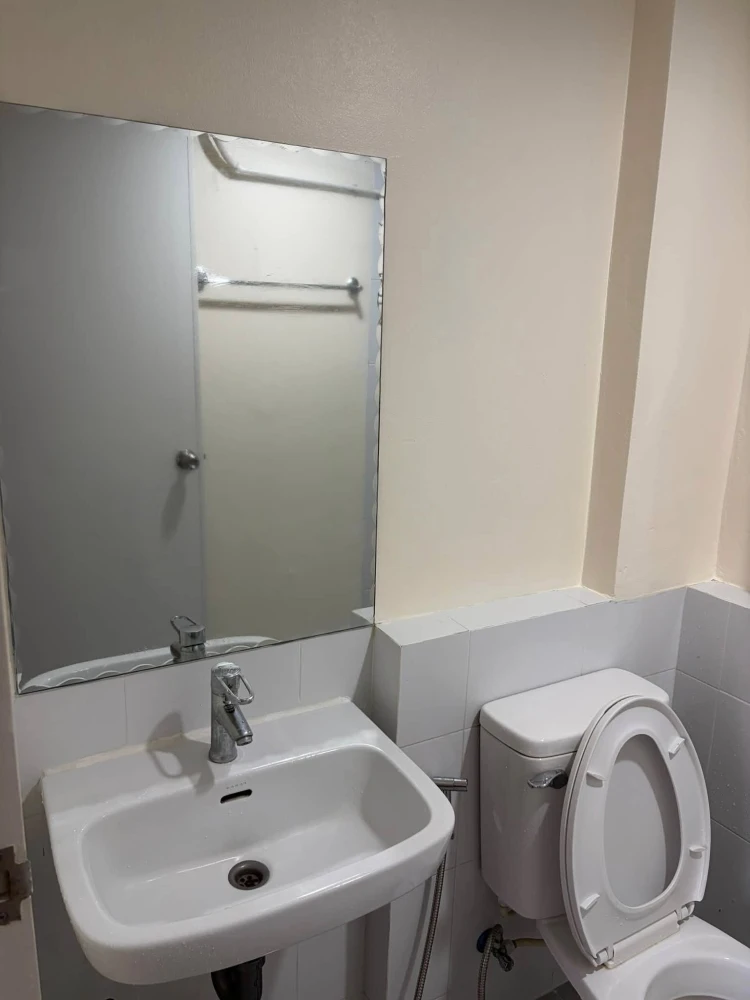 Selling SENA Kith Phetkasem - Phutthamonthon Sai 7, 2nd floor unit, fully furnished with appliances. Book now!