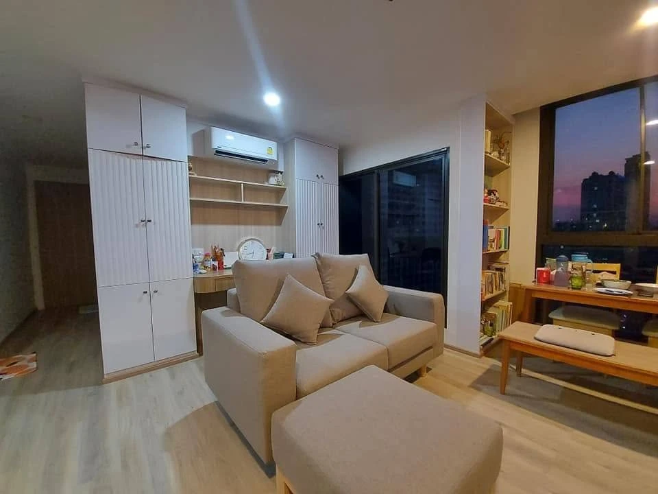 Selling Sense Phaholyothin, 2 bedrooms, spacious living area, high-quality built-in furniture. Don't miss out! images