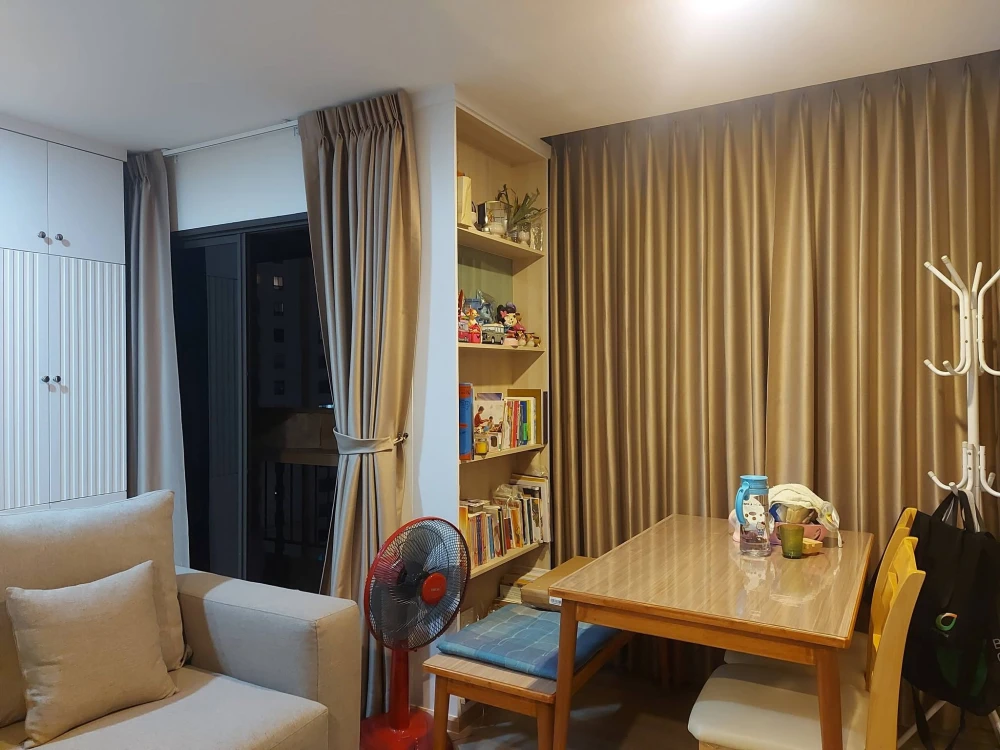 Selling Sense Phaholyothin, 2 bedrooms, spacious living area, high-quality built-in furniture. Don't miss out!