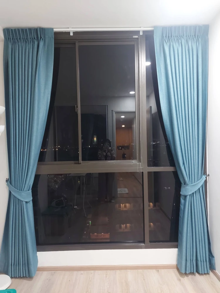 Selling Sense Phaholyothin, 2 bedrooms, spacious living area, high-quality built-in furniture. Don't miss out!