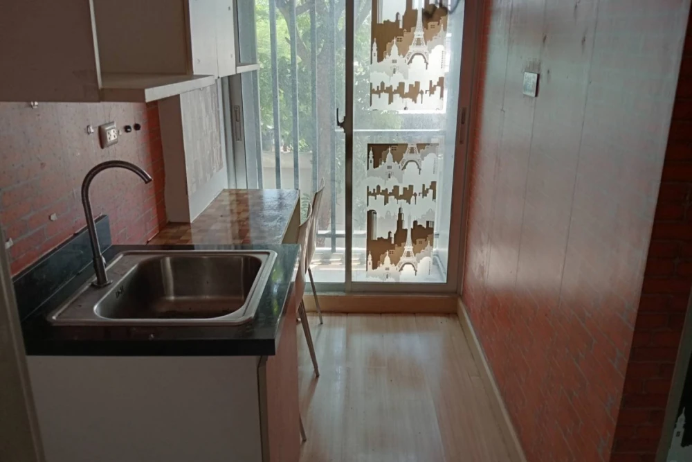 Serrano Condominium for sale, 7th floor, partitioned unit, fully furnished, ready to move in. Book now!