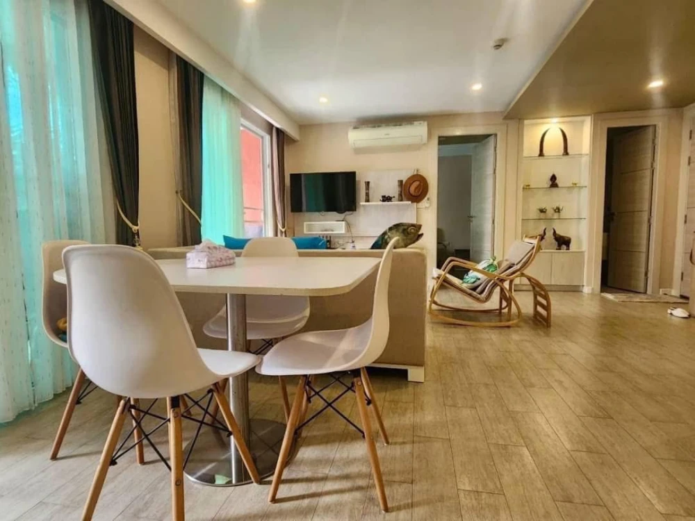 Selling Seven Seas Condo Resort Jomtien, 2 bedrooms, spacious living area, beautiful unblocked view. Book now before it's too late!