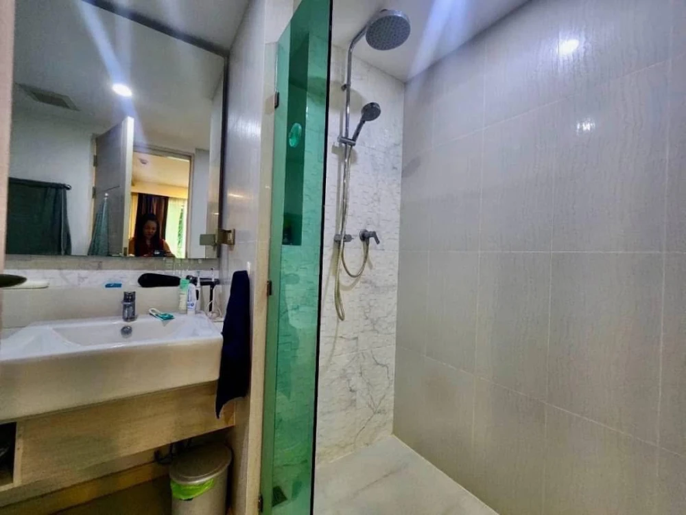 Selling Seven Seas Condo Resort Jomtien, 2 bedrooms, spacious living area, beautiful unblocked view. Book now before it's too late!