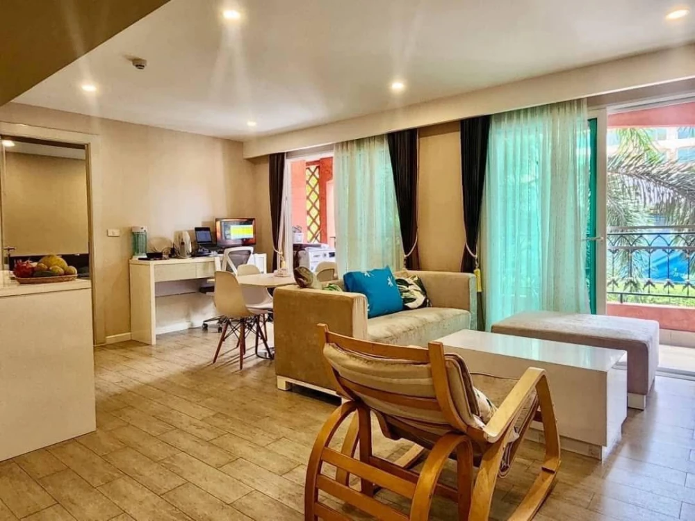 Selling Seven Seas Condo Resort Jomtien, 2 bedrooms, spacious living area, beautiful unblocked view. Book now before it's too late!