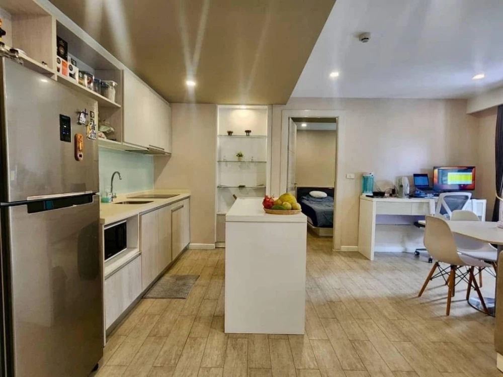 Selling Seven Seas Condo Resort Jomtien, 2 bedrooms, spacious living area, beautiful unblocked view. Book now before it's too late!
