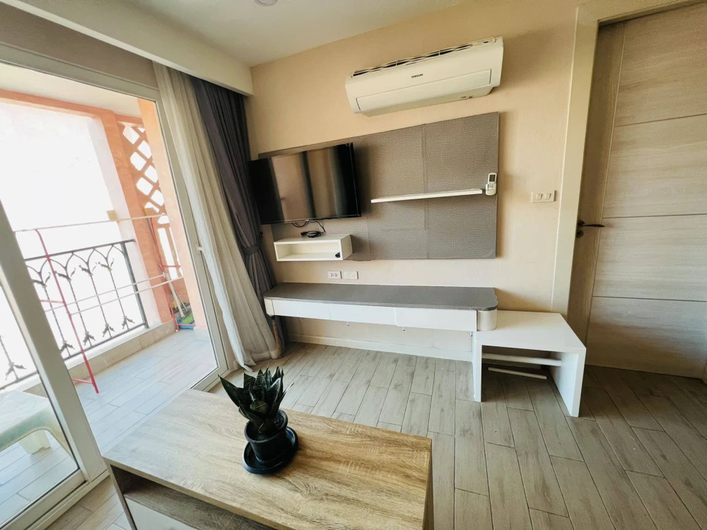 For sale: Seven Seas Condo Resort Jomtien, beautifully decorated room, nice to live in, lots of usable space, pool view. Can you not reserve it?