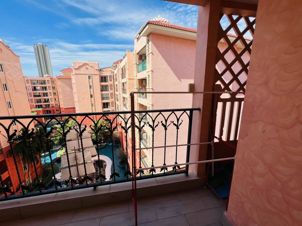 For sale: Seven Seas Condo Resort Jomtien, beautifully decorated room, nice to live in, lots of usable space, pool view. Can you not reserve it?