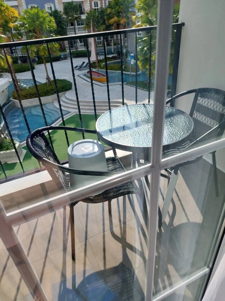 For sale: Seven Seas Cote d Azur, 1 bedroom, 1 bathroom, great location, pool view. Reserve now!