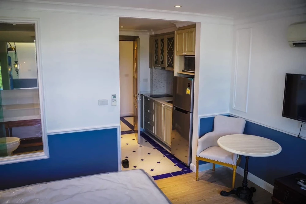 For sale: Seven Seas Cote d Azur, 3rd floor, lovely room, fully furnished, reserve now, don't delay.