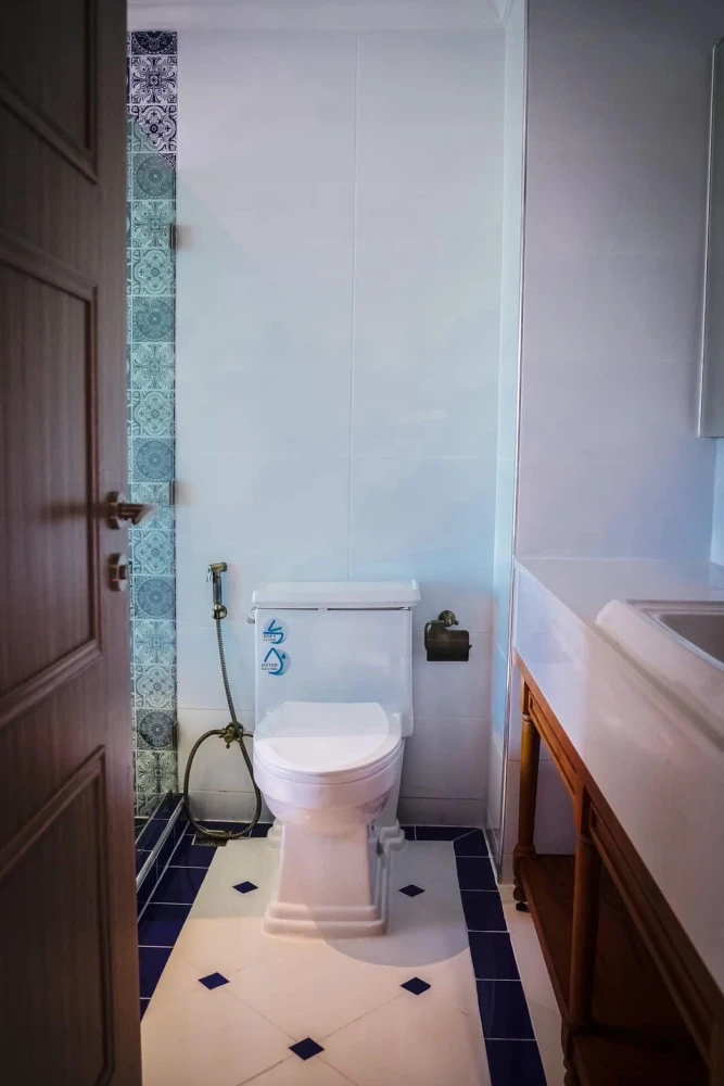 For sale: Seven Seas Cote d Azur, 3rd floor, fully furnished, nice room, if interested, hurry and reserve now, urgent.