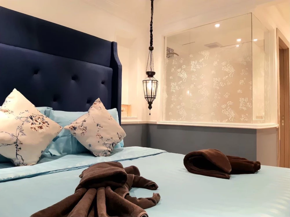 Selling a beautiful, fully furnished Seven Seas Cote d'Azur condo with stunning, unblocked views. Book now!