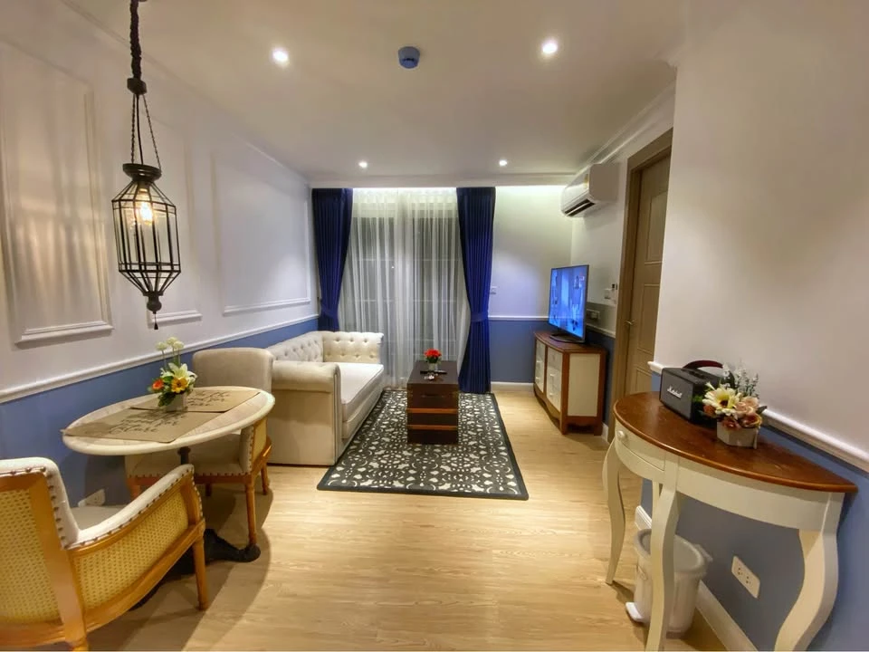 For sale: Seven Seas Cote d Azur, a lovely room, beautifully decorated in a neutral tone, fully furnished, with a beautiful pool view. Reserve now!