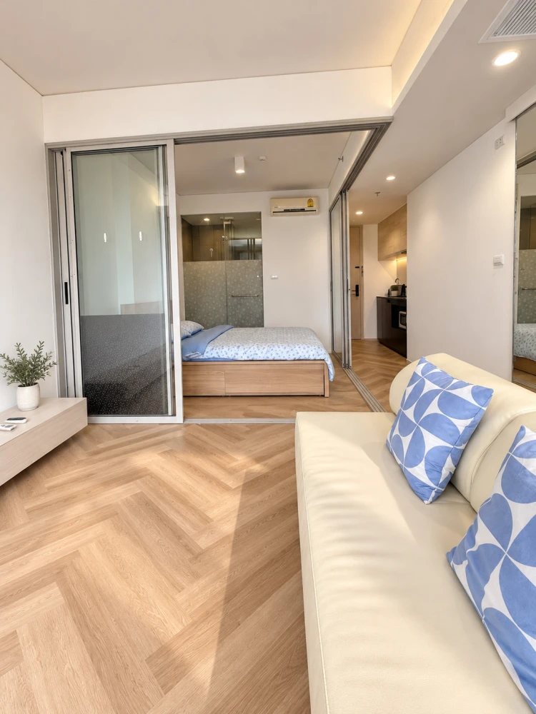 For sale: Fully furnished, move-in ready unit on the 17th floor of Siamese Ratchakru. Act fast—reserve yours now!