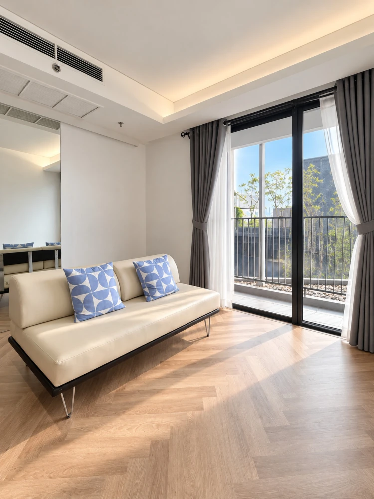 For sale: Fully furnished, move-in ready unit on the 17th floor of Siamese Ratchakru. Act fast—reserve yours now!