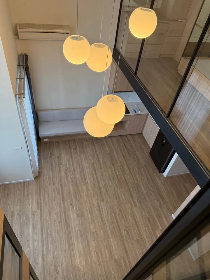 Selling Siamese Sukhumvit Onnut, a rare, large unit with a home-like feel in the heart of the city. This corner unit offers peace and privacy and is w