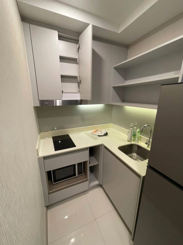 For Sale: Sign Sukhumvit 50 – 1-bedroom + 1-multipurpose room unit. Located on the 8th floor (top floor) and comes with a generous package of inclusio