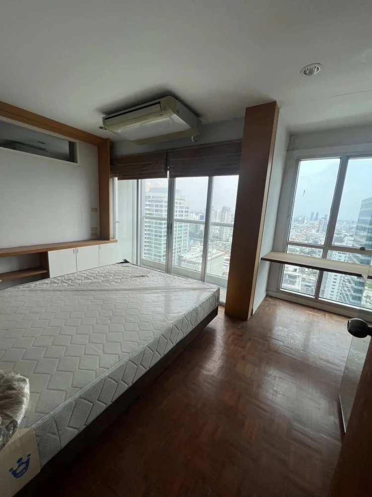 ขาย Silom Suite 3 ห้องนอน ห้องกว้าง ทำเลน่าอยู่ สนใจเป็นเจ้าของ รีบจองเลย ด่วนๆ