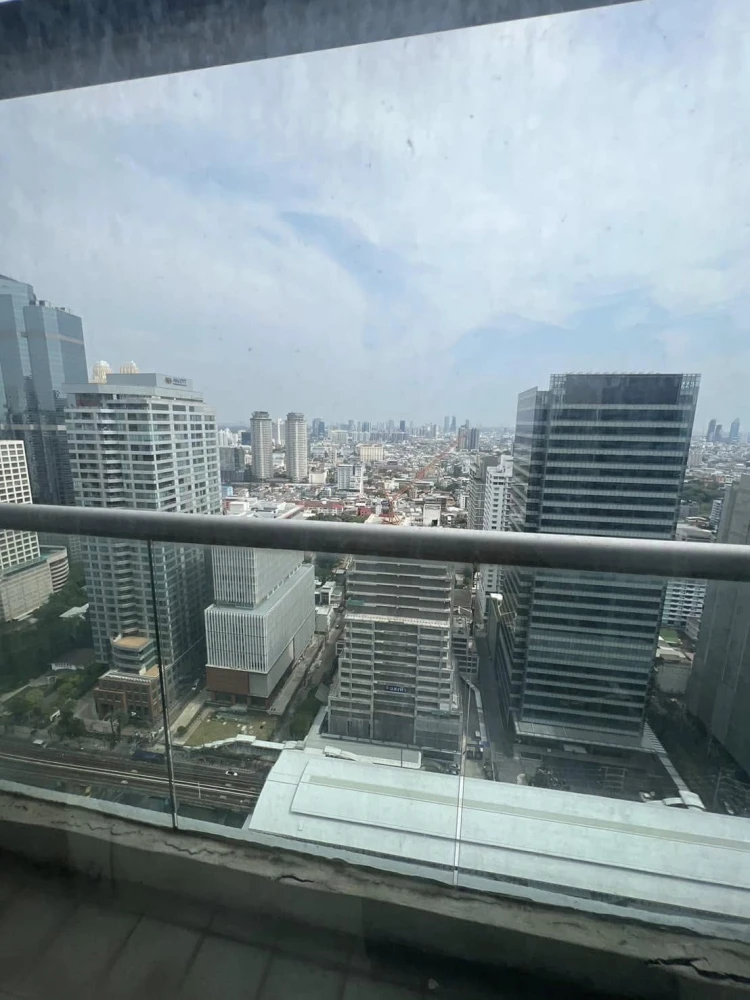 ขาย Silom Suite 3 ห้องนอน ห้องกว้าง ทำเลน่าอยู่ สนใจเป็นเจ้าของ รีบจองเลย ด่วนๆ