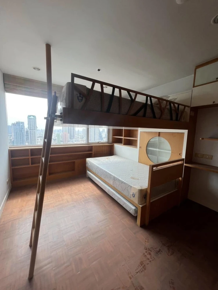 ขาย Silom Suite 3 ห้องนอน ห้องกว้าง ทำเลน่าอยู่ สนใจเป็นเจ้าของ รีบจองเลย ด่วนๆ