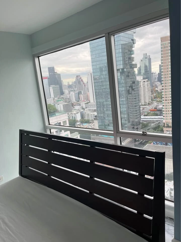 For sale: rent Silom Suite, spacious room, lots of usable space, good location, convenient transportation, hurry and reserve now!