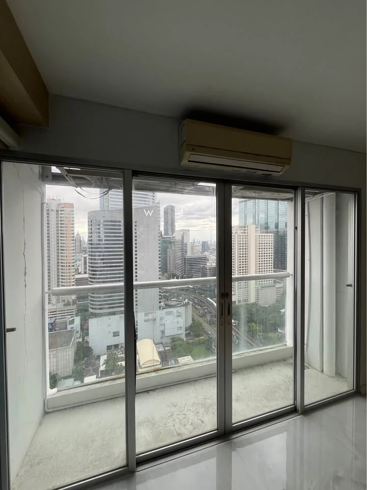 For sale: rent Silom Suite, spacious room, lots of usable space, good location, convenient transportation, hurry and reserve now!