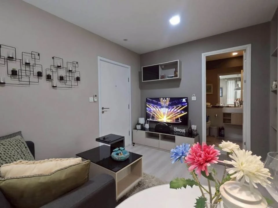 Selling Skyline Rattanathibet, 6th floor, corner unit, fully furnished, beautiful room. Book now! (Hurry!)