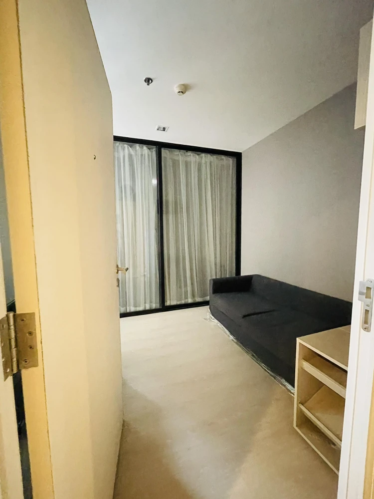 For sale: Skyline Rattanathibet, high floor room, very breezy, complete with electrical appliances and furniture. Reservation required.