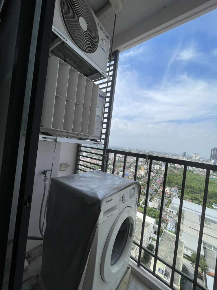 For sale: Skyline Rattanathibet, high floor room, very breezy, complete with electrical appliances and furniture. Reservation required.
