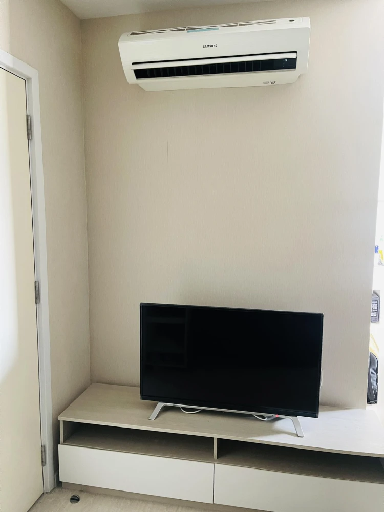 For sale: Skyline Rattanathibet, high floor room, very breezy, complete with electrical appliances and furniture. Reservation required.