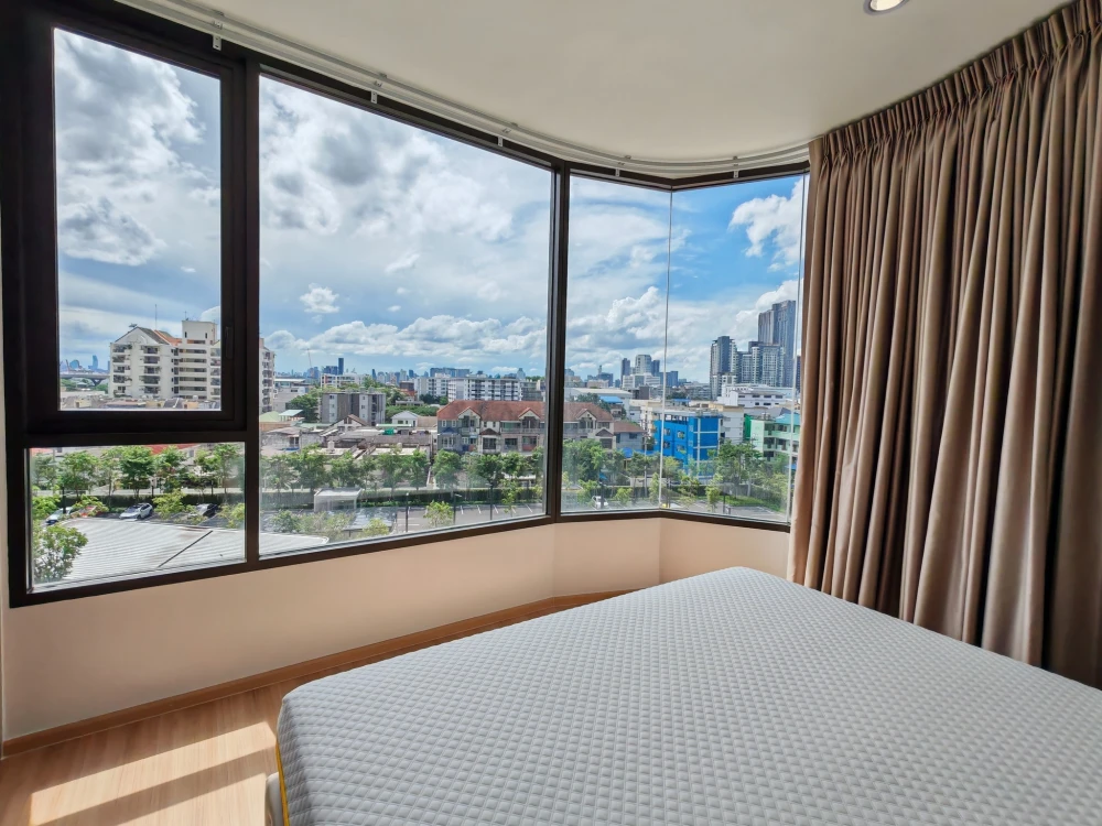 For sale: Skyrise Avenue Sukhumvit 64, 6th floor, corner room with garden view, beautifully decorated, hurry and reserve now!