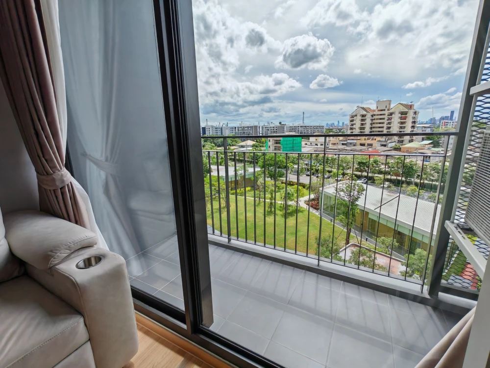 For sale: Skyrise Avenue Sukhumvit 64, 6th floor, corner room with garden view, beautifully decorated, hurry and reserve now!