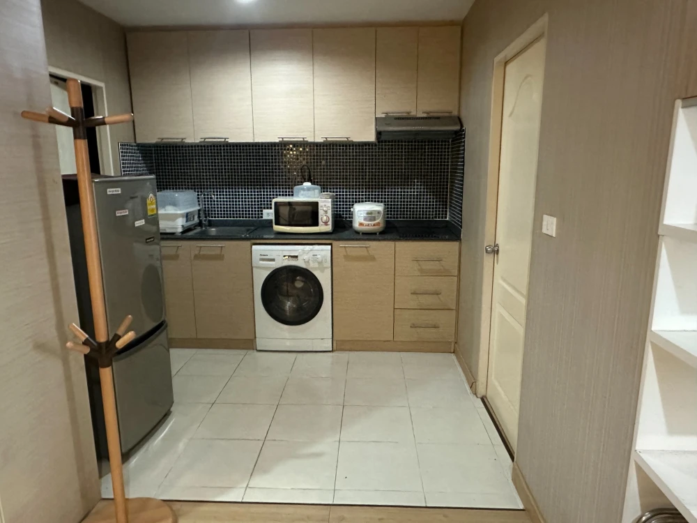 Selling Sriracha Condoview: 1 bedroom, 1 bathroom, spacious living area, open and airy city view. Don't miss out!