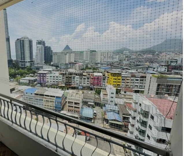 Selling Sriracha Condoview: 1 bedroom, 1 bathroom, spacious living area, open and airy city view. Don't miss out!