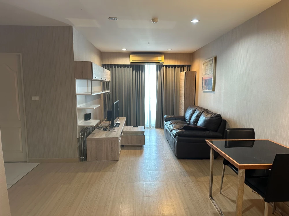 Selling Sriracha Condoview: 1 bedroom, 1 bathroom, spacious living area, open and airy city view. Don't miss out!