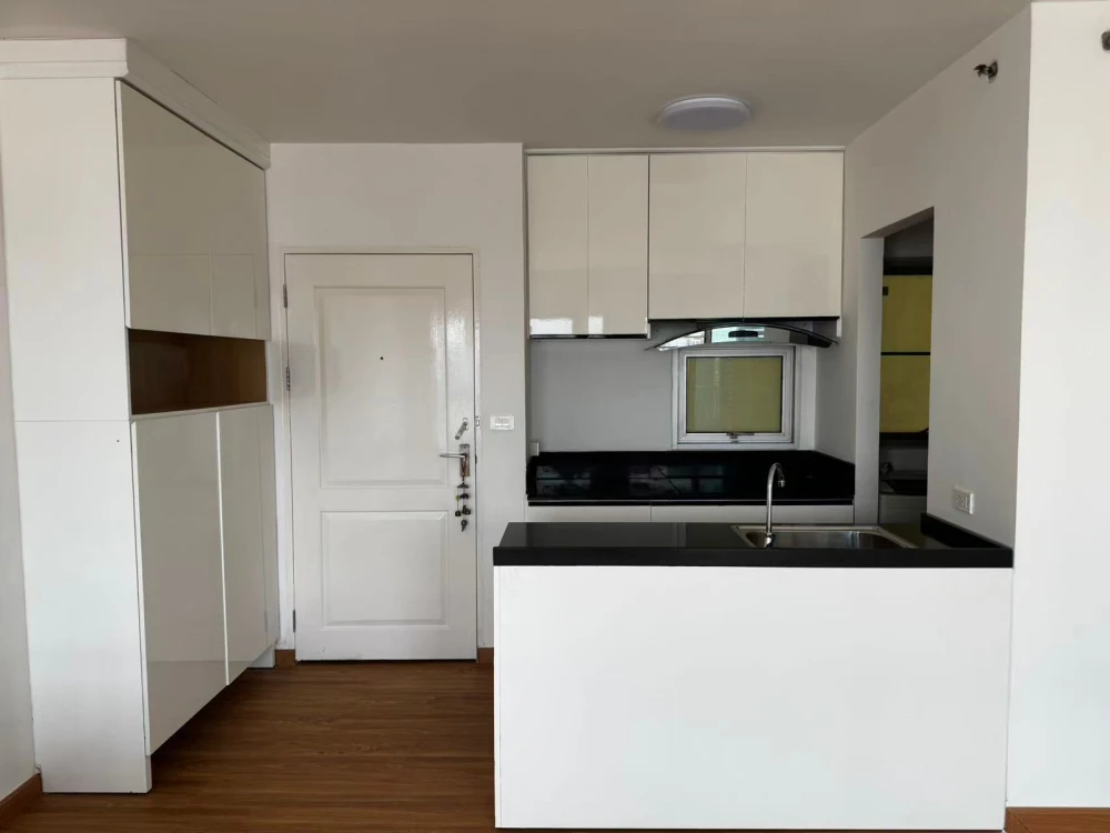 Selling S&S Sukhumvit 101/1, 20th floor. Nice, fully furnished unit. Book now!