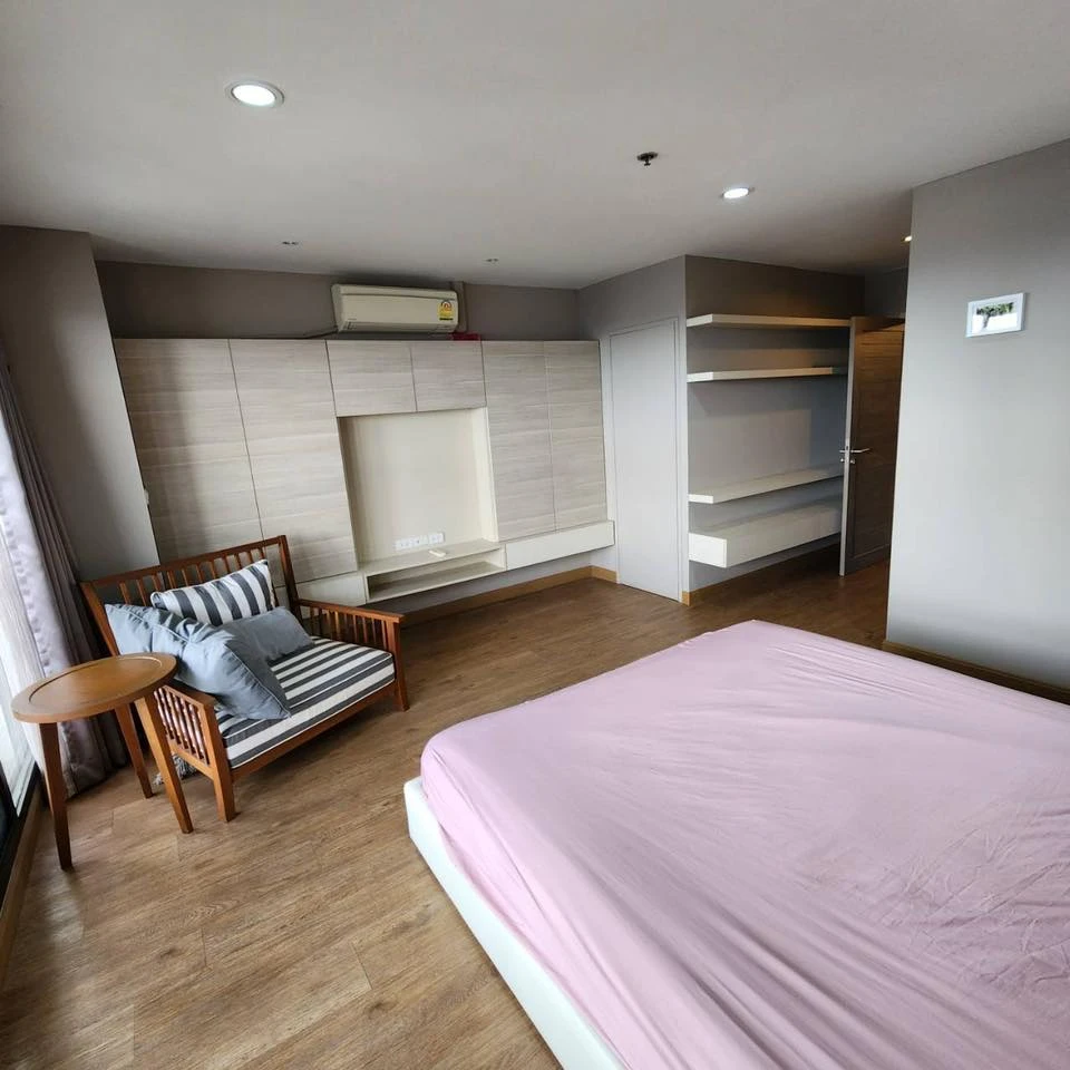 State Tower Condominium for sale, spacious room, lots of usable space, good location, convenient transportation, beautiful river view, reserve now!