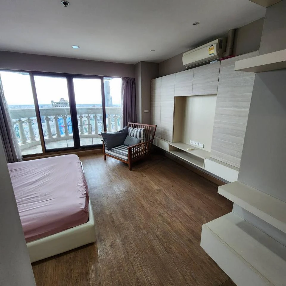 State Tower Condominium for sale, spacious room, lots of usable space, good location, convenient transportation, beautiful river view, reserve now!