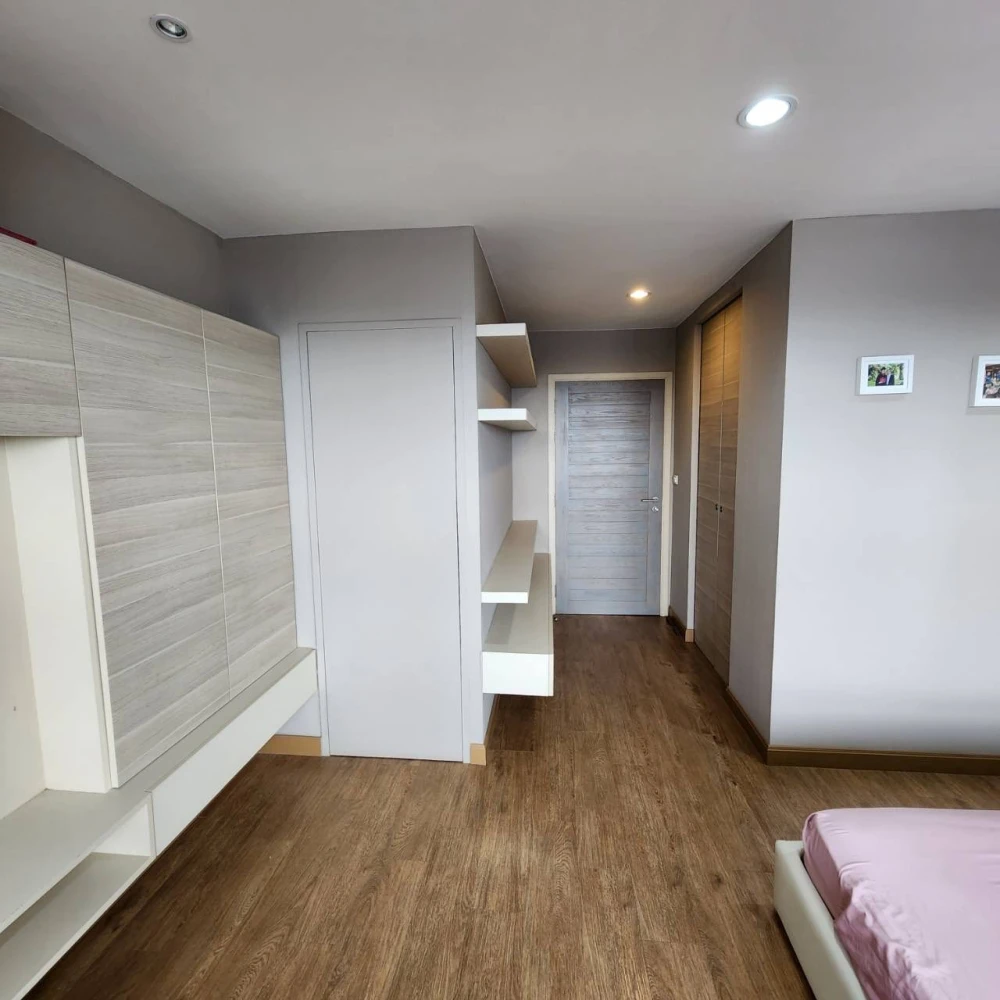 State Tower Condominium for sale, spacious room, lots of usable space, good location, convenient transportation, beautiful river view, reserve now!