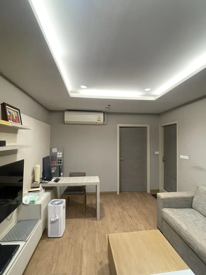 State Tower Condominium for sale, spacious room, lots of usable space, good location, convenient transportation, beautiful river view, reserve now!