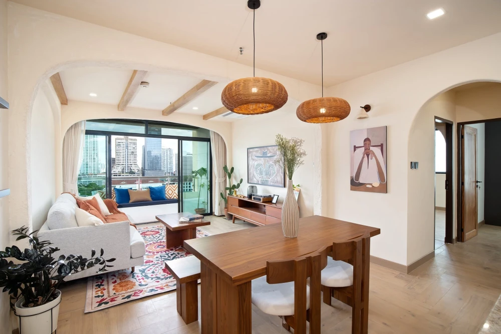 For sale: Beautifully decorated Sukhumvit City Resort in a Mediterranean style, with unobstructed city views. Ready to move in.