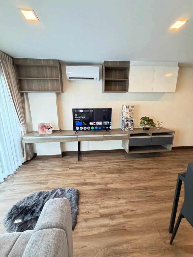 Sun City Condo for sale, near Fai Chai MRT station. The actual unit is even more beautiful than the pictures. Great location. **Corner unit, large siz