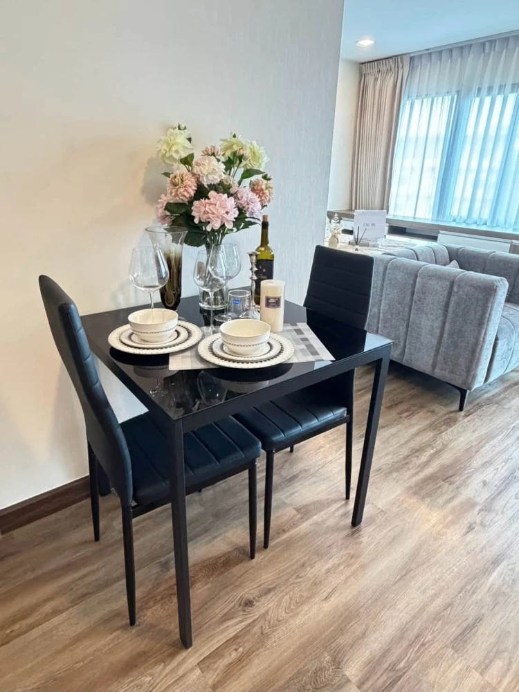 Sun City Condo for sale, near Fai Chai MRT station. The actual unit is even more beautiful than the pictures. Great location. **Corner unit, large siz