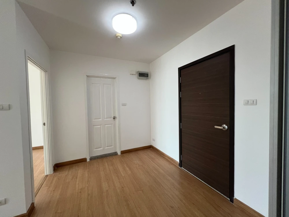 Selling Supalai City Resort Chaengwatthana, 1 bedroom, 1 bathroom. Spacious living area and complete amenities. Don't miss out!