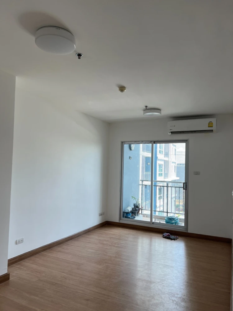 Selling Supalai City Resort Chaengwatthana, 1 bedroom, 1 bathroom. Spacious living area and complete amenities. Don't miss out!