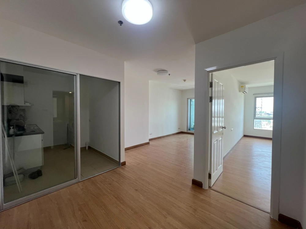 Selling Supalai City Resort Chaengwatthana, 1 bedroom, 1 bathroom. Spacious living area and complete amenities. Don't miss out!