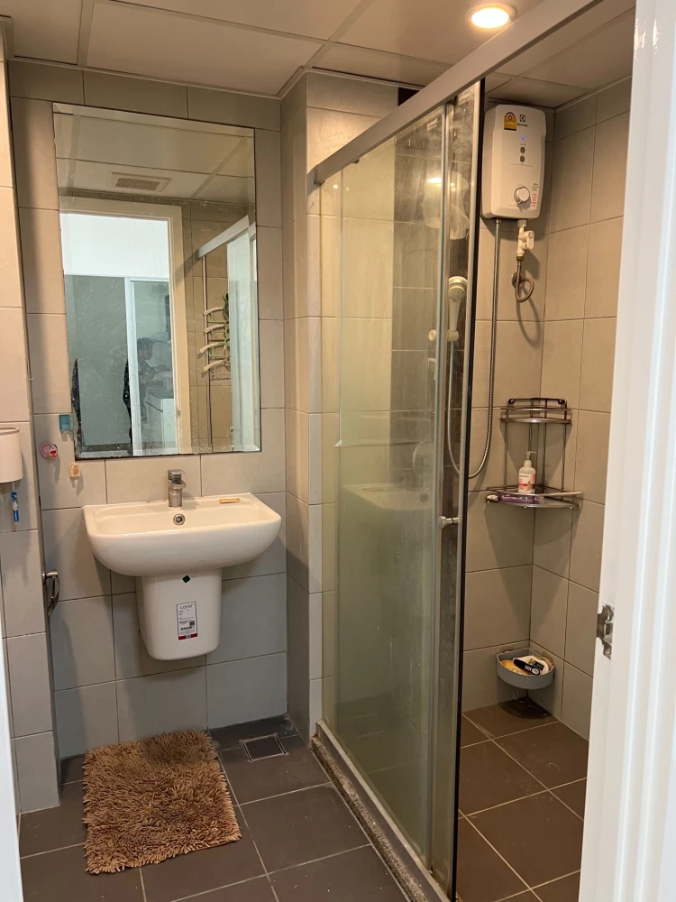 Selling Supalai City Resort Chaengwatthana, 1 bedroom, 1 bathroom. Spacious living area and complete amenities. Don't miss out!