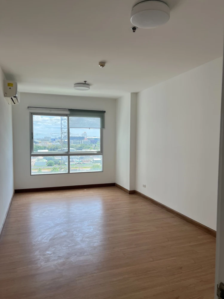 Selling Supalai City Resort Chaengwatthana, 1 bedroom, 1 bathroom. Spacious living area and complete amenities. Don't miss out!