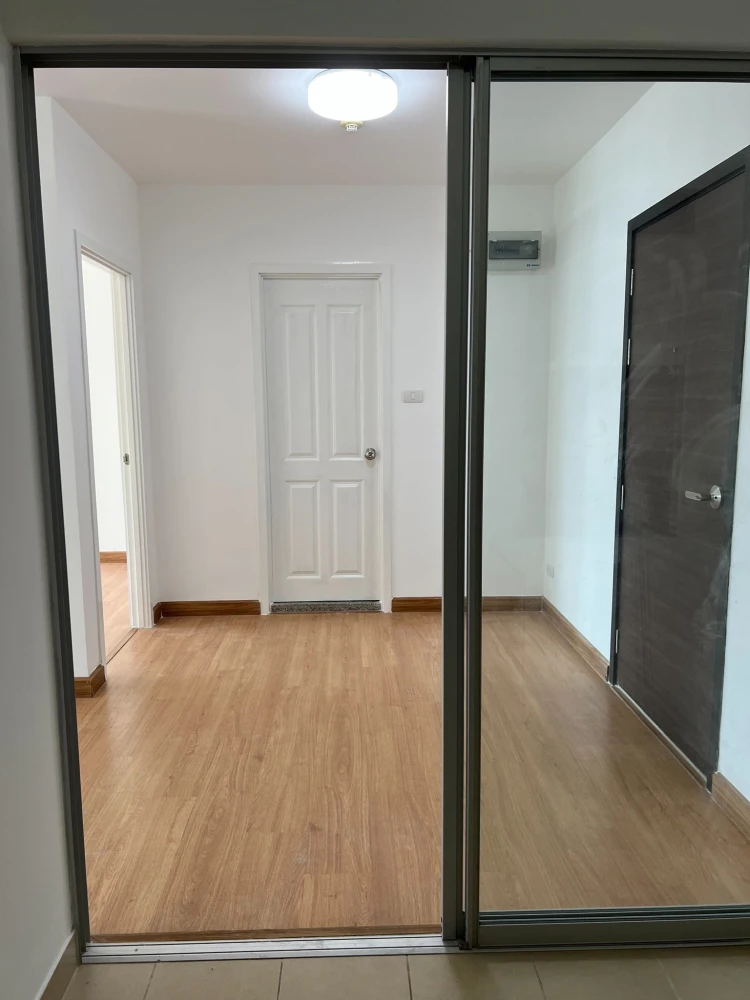 Selling Supalai City Resort Chaengwatthana, 1 bedroom, 1 bathroom. Spacious living area and complete amenities. Don't miss out!