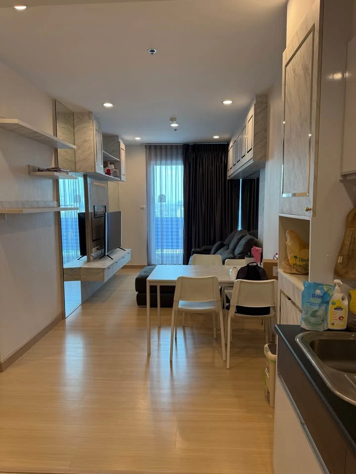 Selling Supalai Lite @ Ratchada-Narathiwas-Sathorn, 1 bedroom, 1 bathroom. Spacious living area, coordinated interior design. Book now!
